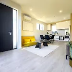 Stylish 4Br Home, Netflix, Walk To Eateries And Schools