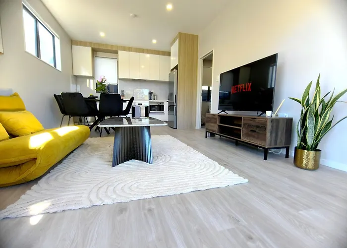 Stylish 4Br Home, Netflix, Walk To Eateries And Schools