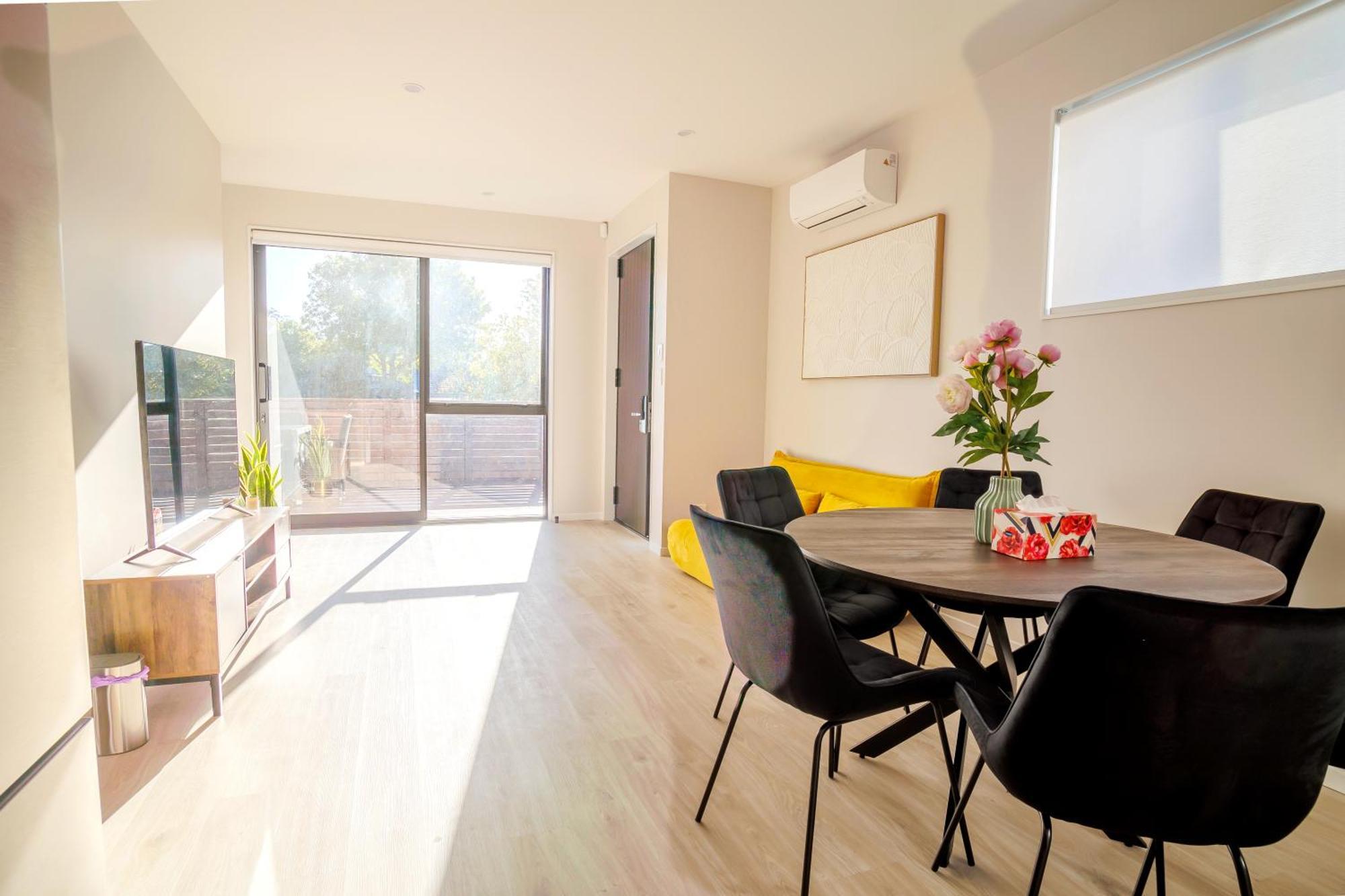 Stylish 4br Home, Netflix, Walk To Eateries And Schools
