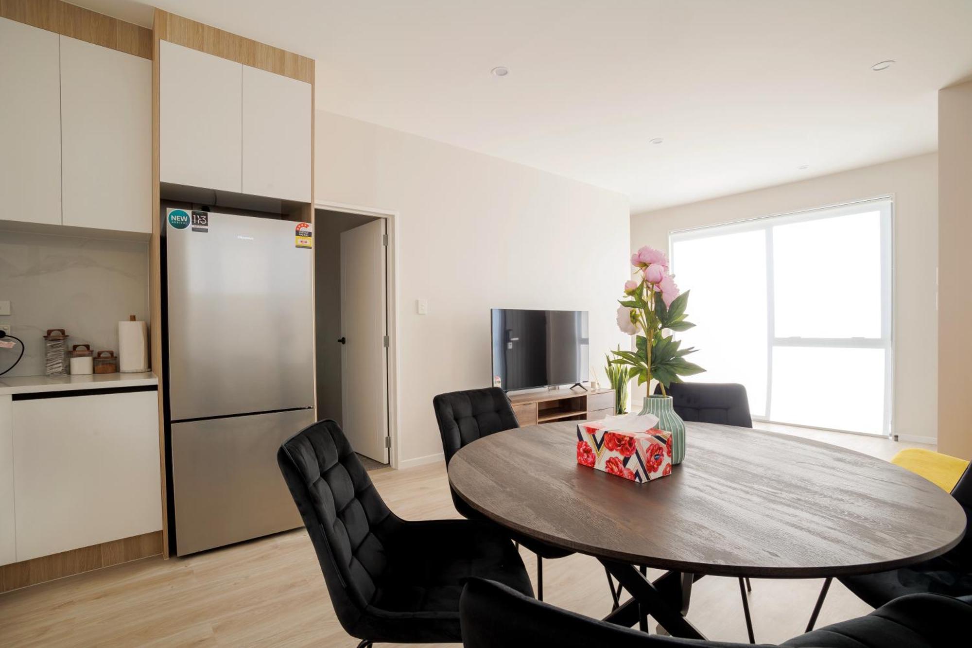 Stylish 4br Home, Netflix, Walk To Eateries And Schools