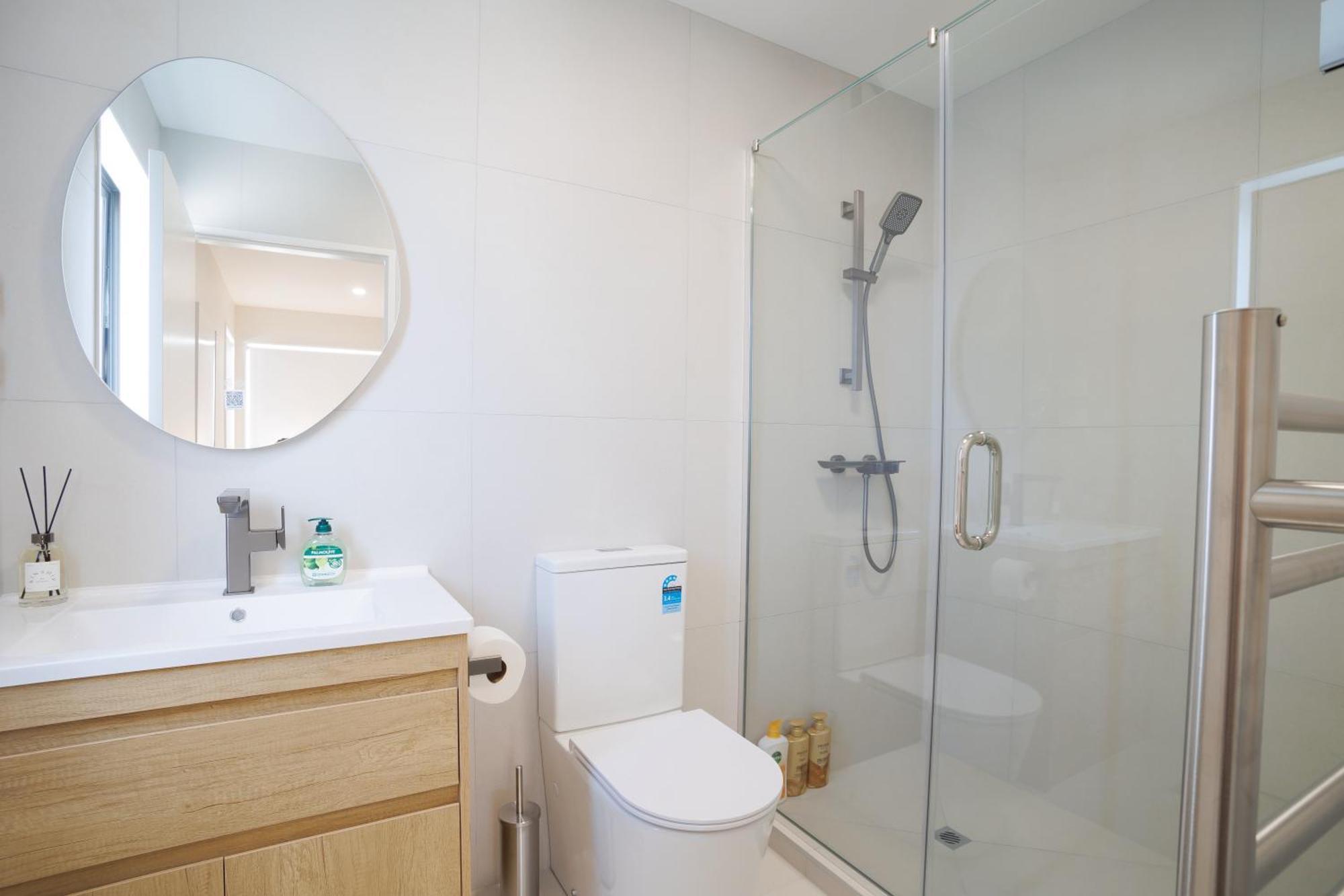 Stylish 4br Home, Netflix, Walk To Eateries And Schools Villa Auckland
