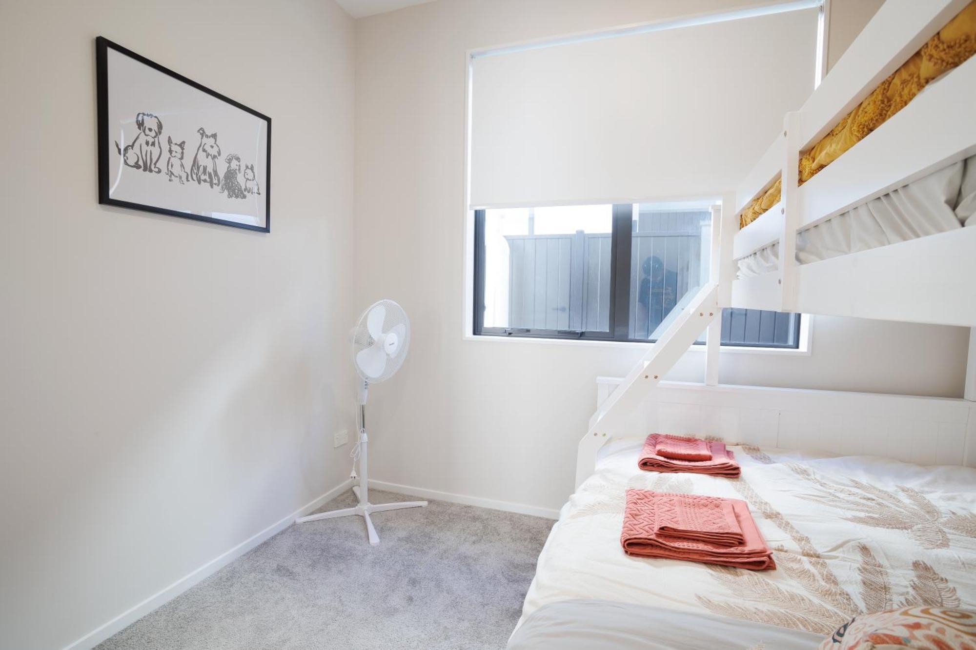 Stylish 4br Home, Netflix, Walk To Eateries And Schools Villa *