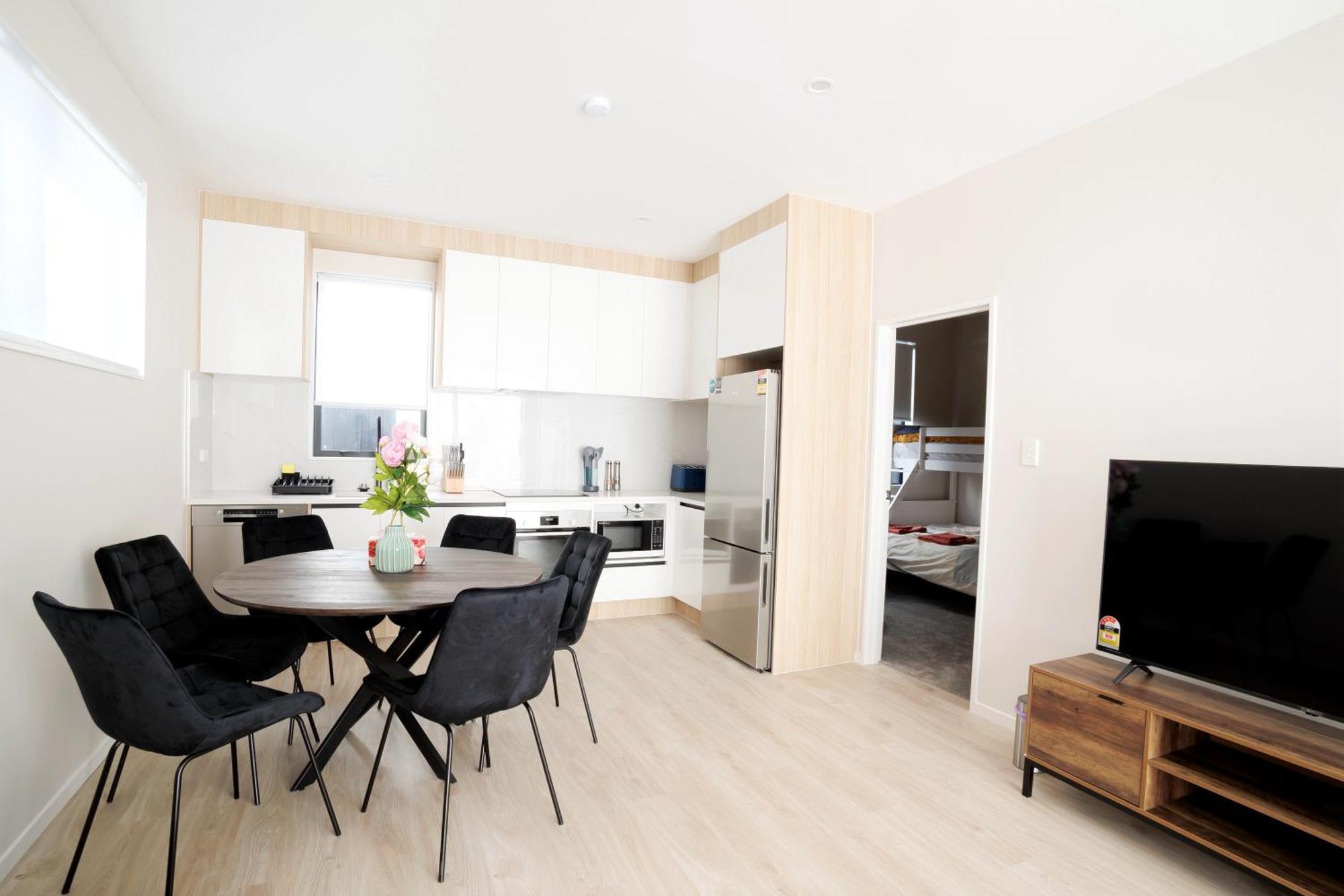 Villa Stylish 4br Home, Netflix, Walk To Eateries And Schools