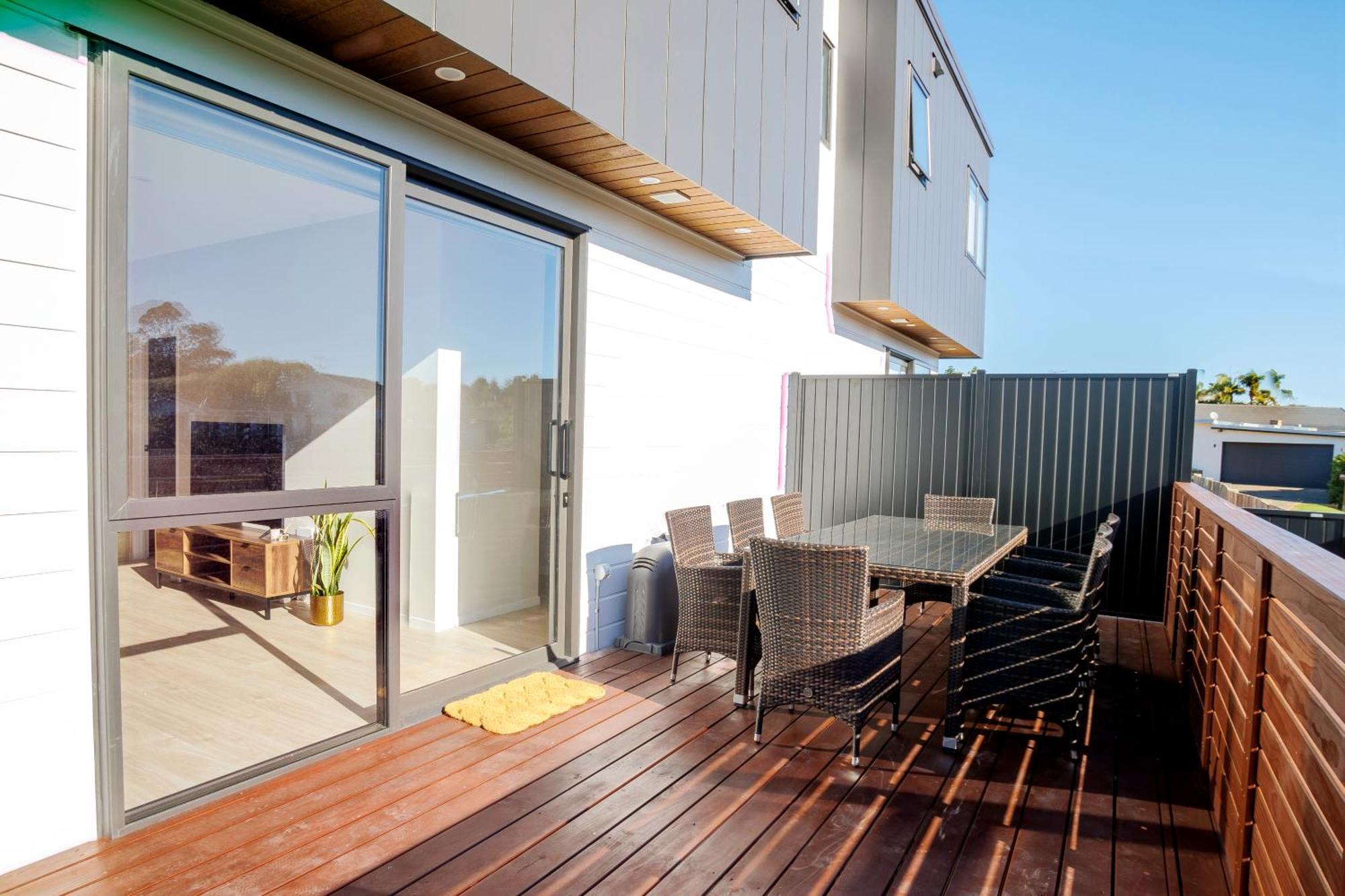 Stylish 4br Home, Netflix, Walk To Eateries And Schools Villa Auckland